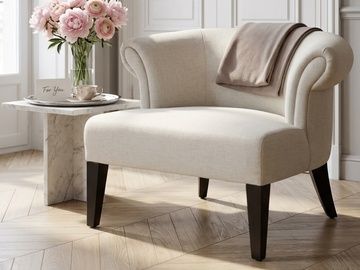 Кресло в светлой обивке в скандинавском стиле