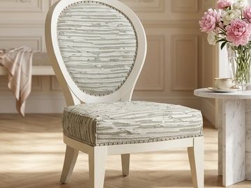 Полукресло в скандинавском стиле в обивке из светлой эко-кожи